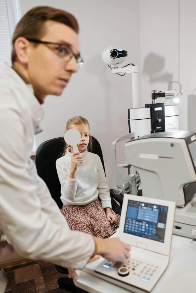 children eye checkup
